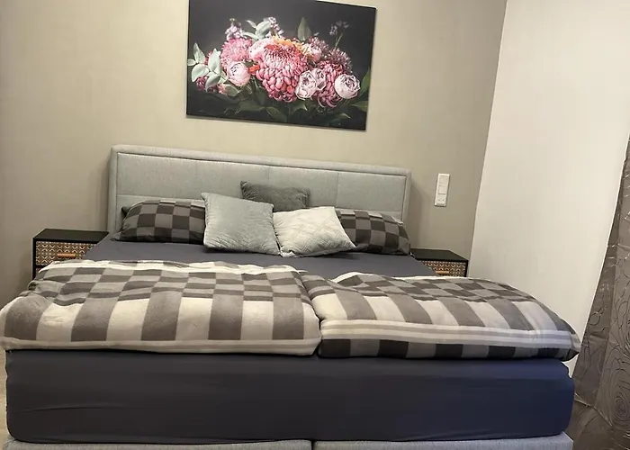 One Room Apartment With Kitchen, And Private Bathroom Near To S8 Train Line
