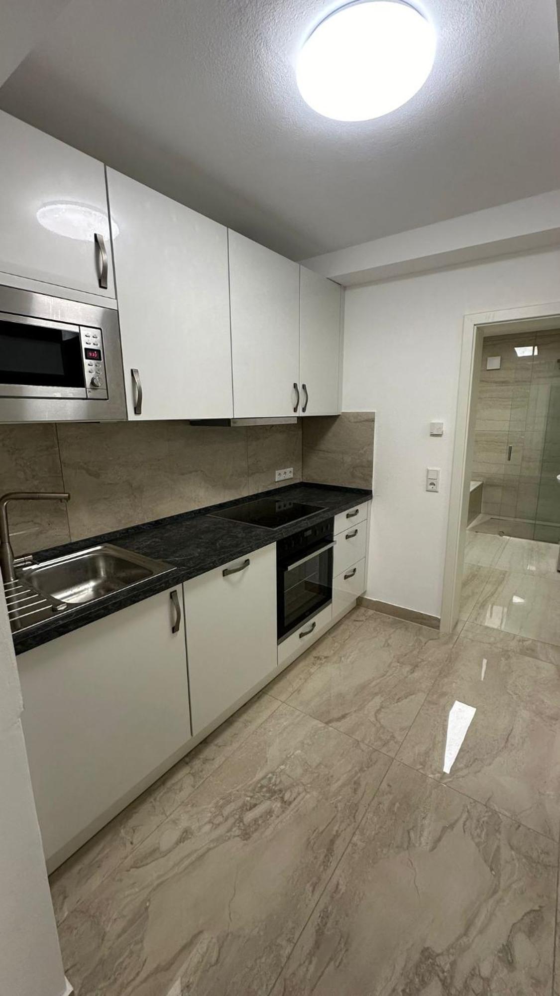 One With Kitchen, And Private Bathroom Near To S8 Train Line Мюнхен