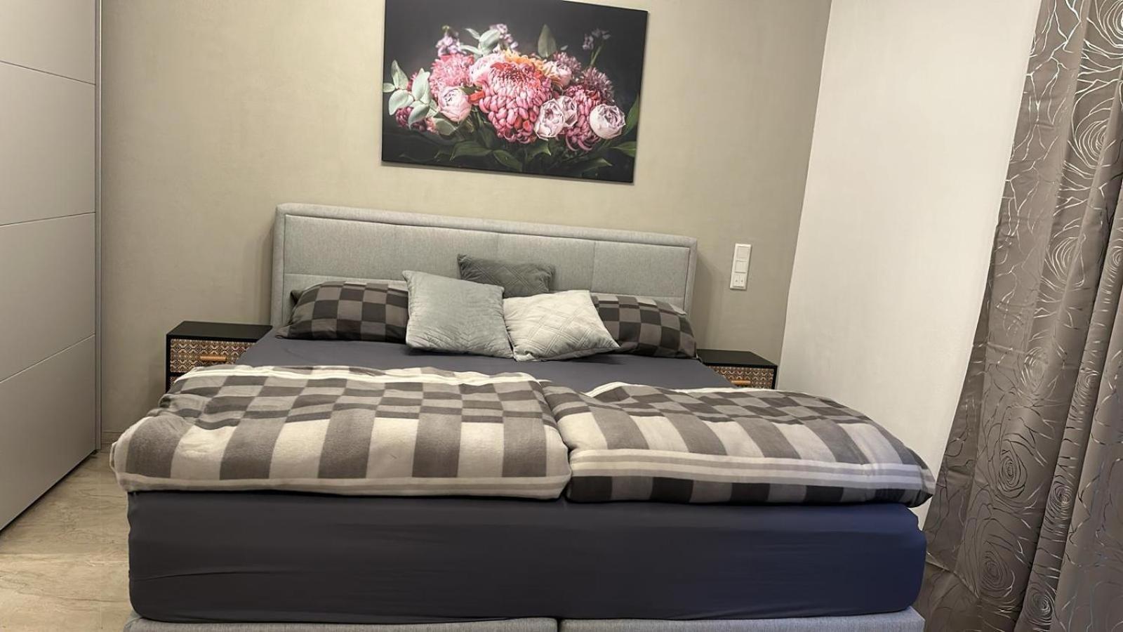 Апартаменты One With Kitchen, And Private Bathroom Near To S8 Train Line