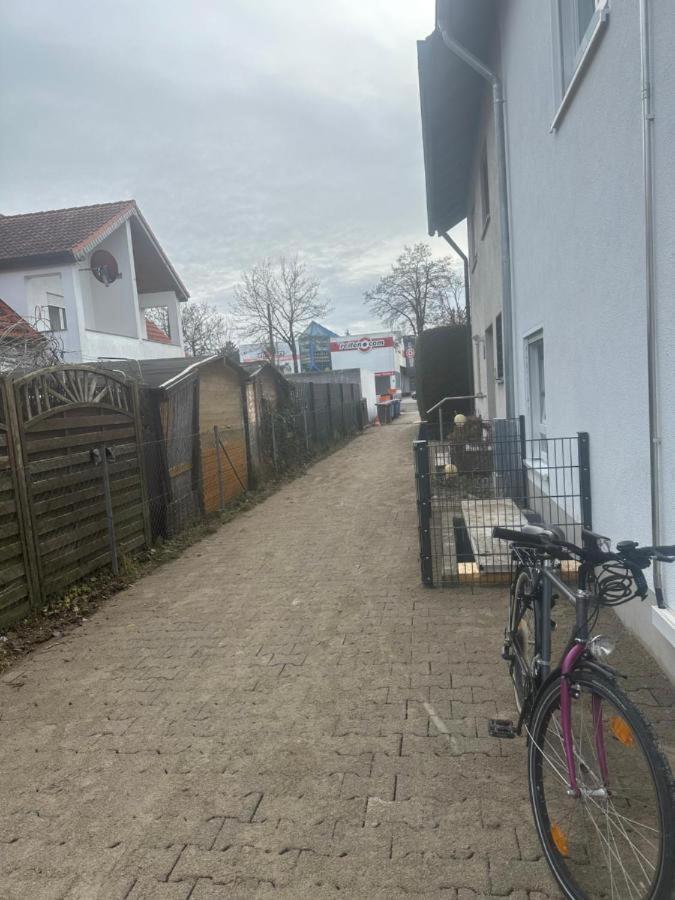 One With Kitchen, And Private Bathroom Near To S8 Train Line Мюнхен