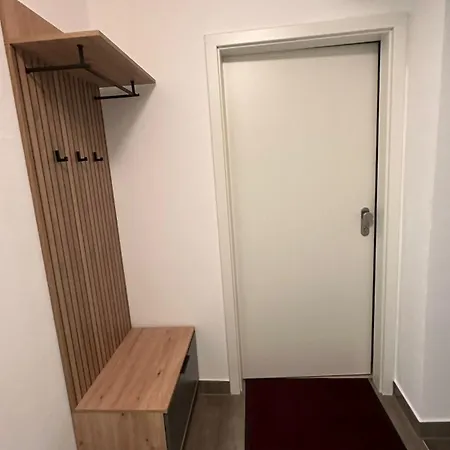One Bedroom Souterrain Apartment With Kitchen And Personal Bathroom Munich Exterior photo