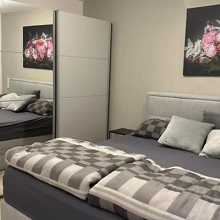 One Bedroom Souterrain Apartment With Kitchen And Personal Bathroom Munich Exterior photo
