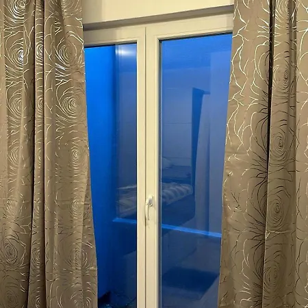 One Bedroom Souterrain Apartment With Kitchen And Personal Bathroom Munich Exterior photo