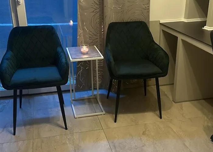 One Bedroom Souterrain Apartment With Kitchen And Personal Bathroom